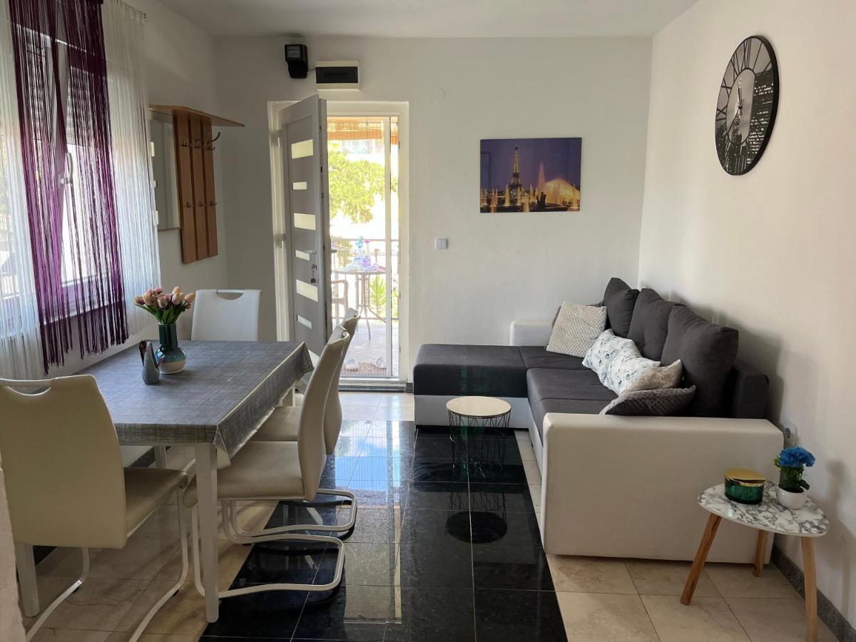Kristo Apartment